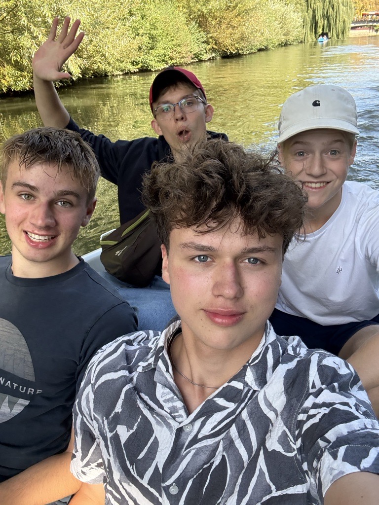 Gruppenbild Dominant im Stand